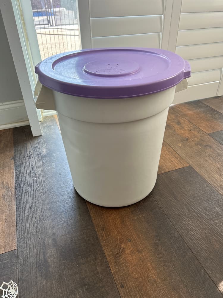 Storage bin