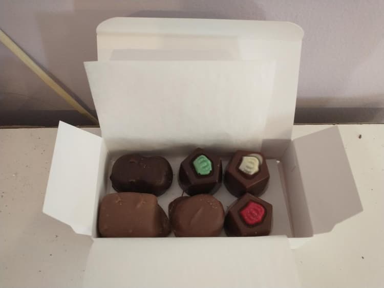 perfect for 6 pieces of chocolates